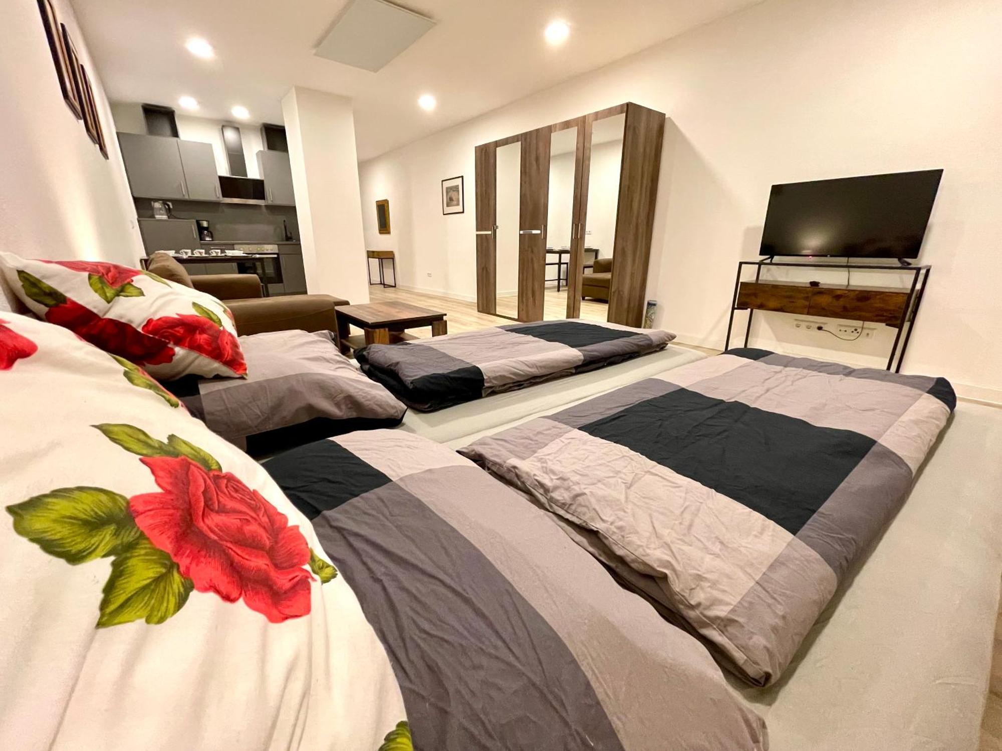 Neu Grosse Einzimmerwohnung Im Zentrum Goldstadt Pforzheim Schloessle Exterior photo