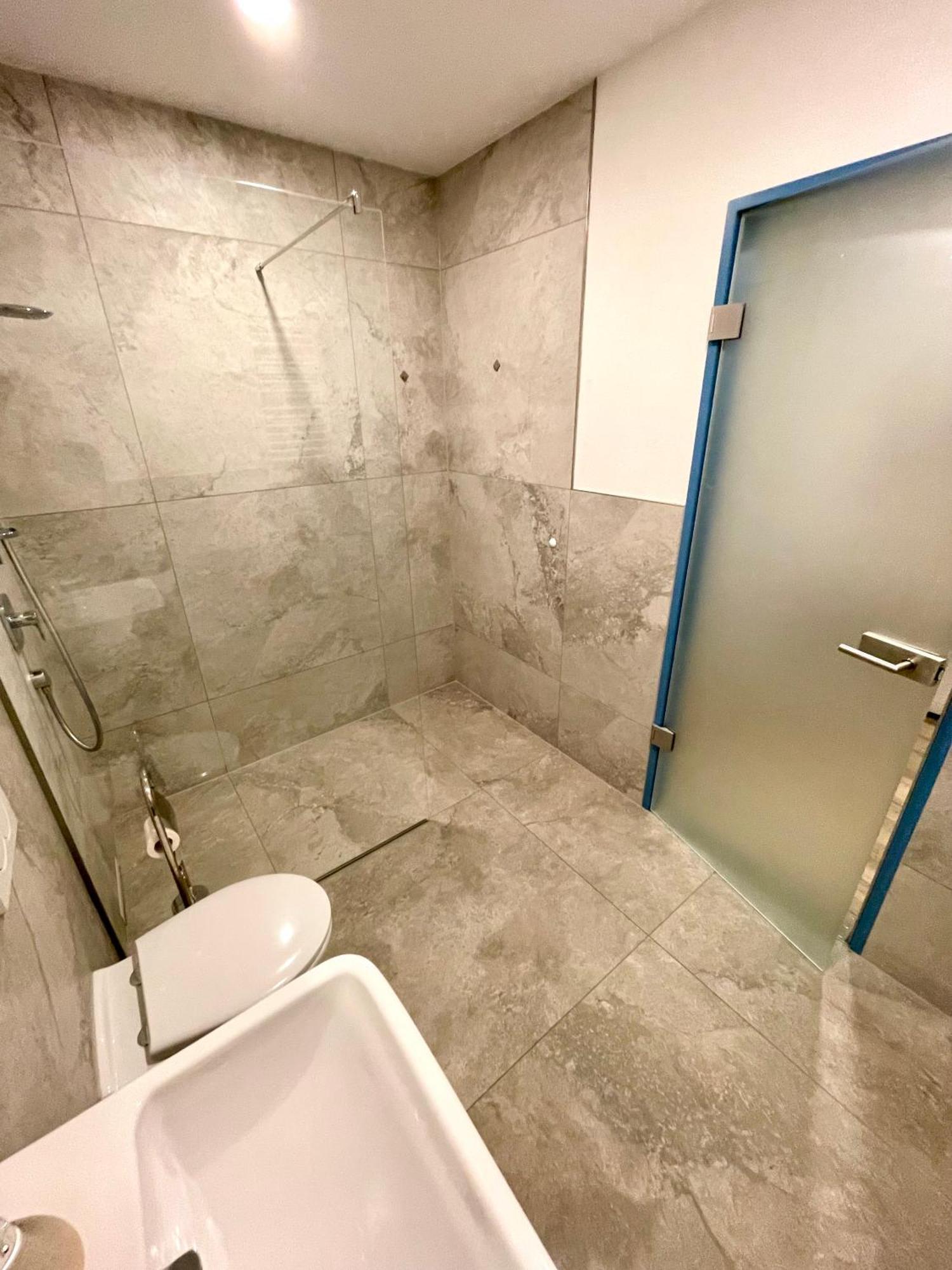 Neu Grosse Einzimmerwohnung Im Zentrum Goldstadt Pforzheim Schloessle Exterior photo